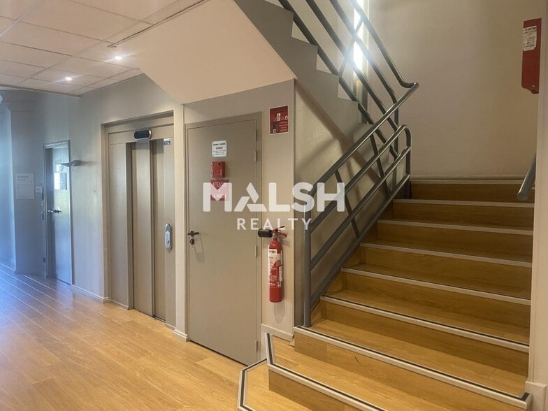 Bureau dans Lyon à louer - Hall d’entrée – Image 3 sur 10