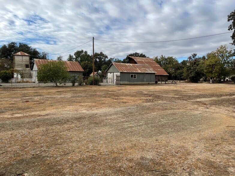 534 Johnston St, Woodland, CA à vendre - Photo de l’immeuble – Image 2 sur 13