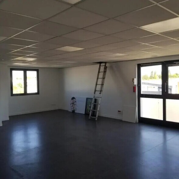 Bureau dans Caen à louer - Photo de l’immeuble – Image 3 sur 7