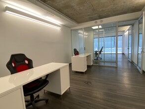 6565 W Sunset Blvd, Hollywood, CA à louer Photo intérieure– Image 1 sur 2