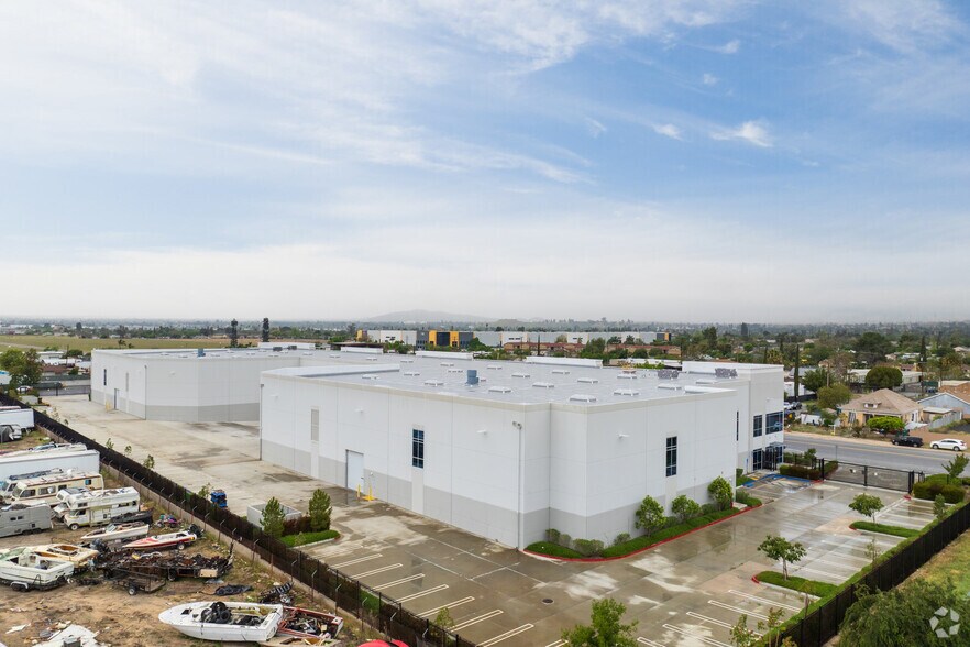 2449 E 5th St, San Bernardino, CA à louer - Photo de l’immeuble – Image 3 sur 5
