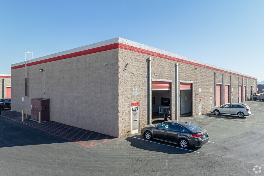 257 Elliott Rd, Henderson, NV à vendre - Photo de l’immeuble – Image 3 sur 11