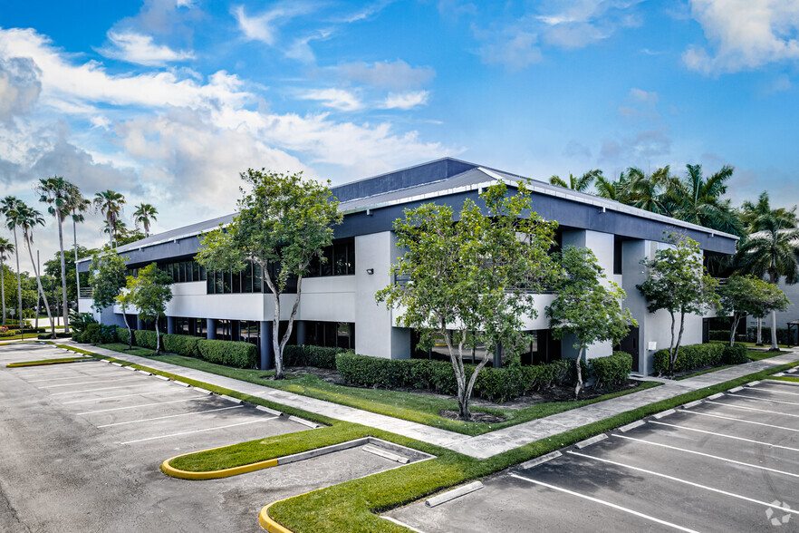 5300 NW 33rd Ave, Fort Lauderdale, FL à louer - Photo de l’immeuble – Image 3 sur 7