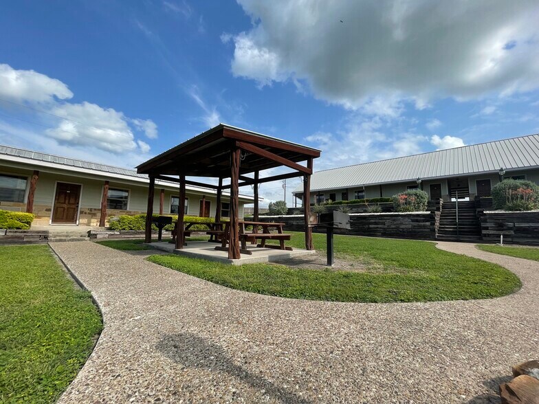 141 Jeff St, Three Rivers, TX à vendre - Photo principale – Image 1 sur 15