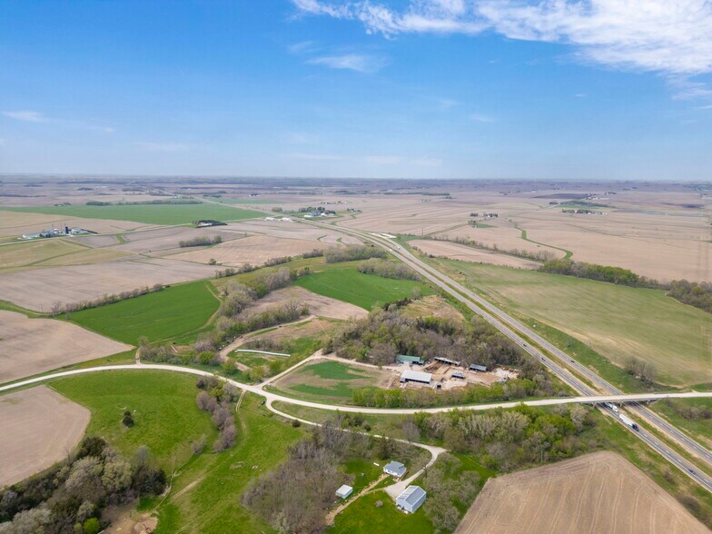 3251 Brandon Diagonal Blvd, Brandon, IA à vendre - Photo de l’immeuble – Image 3 sur 18