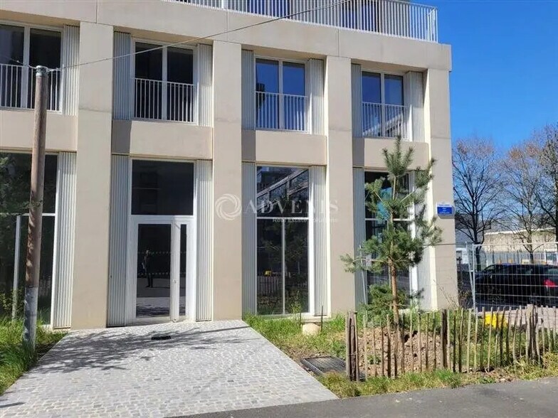 Local commercial dans Saint-Denis à louer - Photo de l’immeuble – Image 2 sur 7