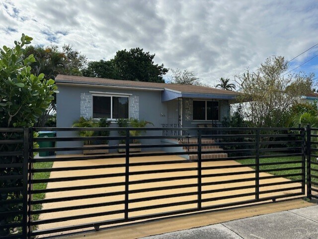 Income Ready Miami Homes Seller Fin. portefeuille de 3 biens à vendre sur LoopNet.fr - Photo de l’immeuble – Image 3 sur 3