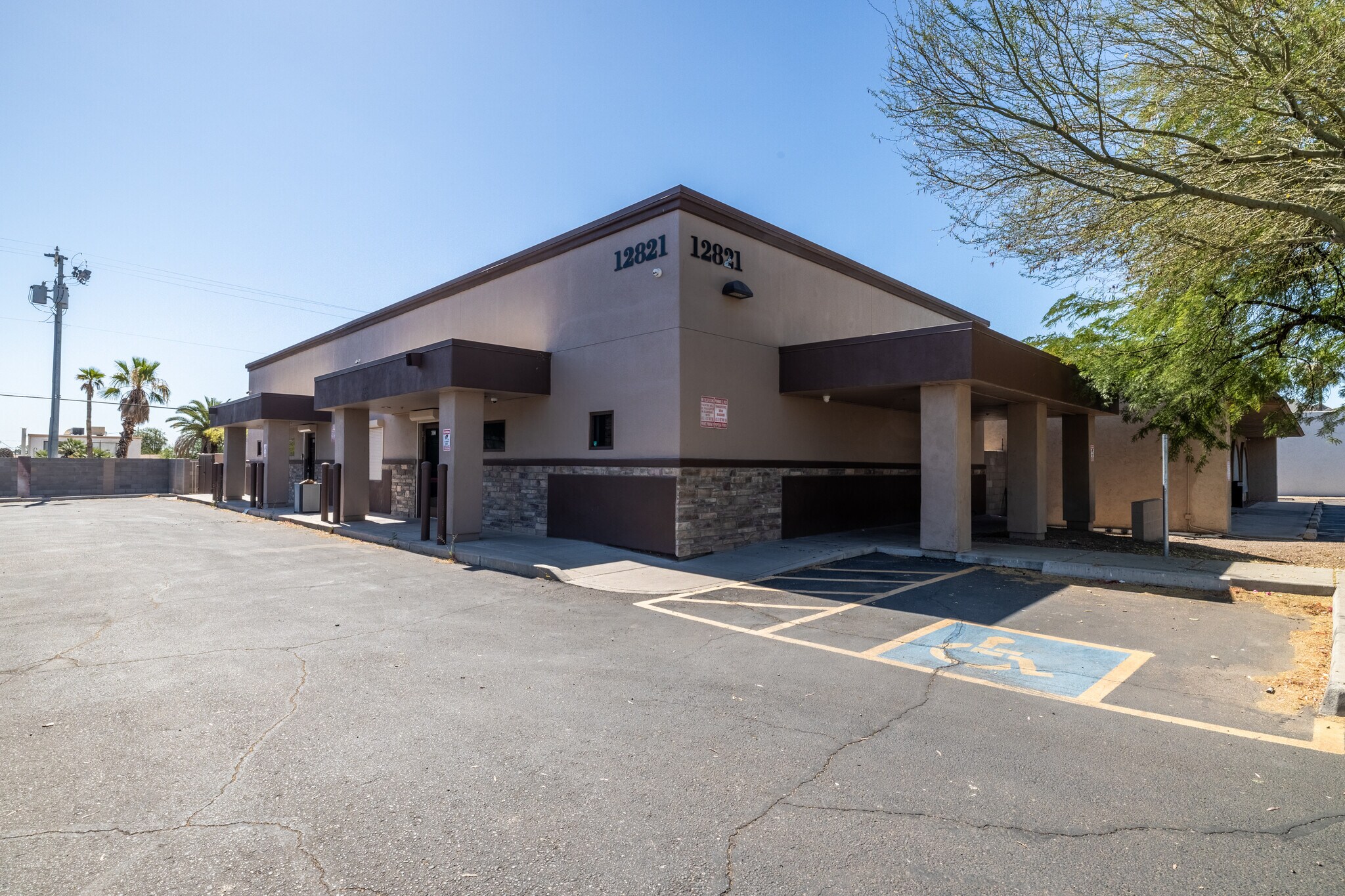 12821 N Cave Creek Rd, Phoenix, AZ à vendre Photo de l’immeuble– Image 1 sur 15