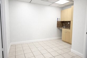 3383 NW 7th St, Miami, FL à louer Photo intérieure– Image 2 sur 3