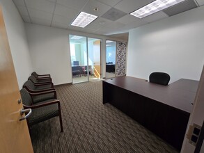 3110 E Guasti Rd, Ontario, CA à louer Photo intérieure– Image 2 sur 5