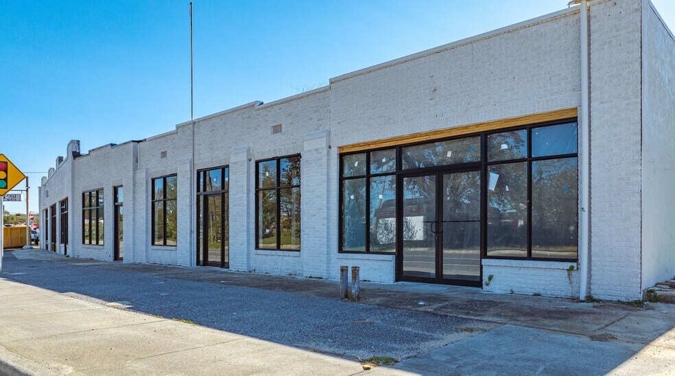 4151-4175 Barrancas Ave, Pensacola, FL à louer - Photo de l’immeuble – Image 3 sur 6