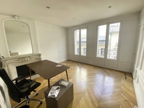 33 Rue De Ponthieu, Paris à louer Photo intérieure– Image 1 sur 5