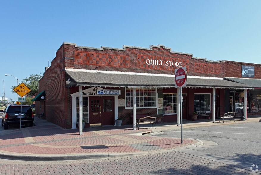 1110 W Main St, Carrollton, TX à vendre - Photo principale – Image 1 sur 2