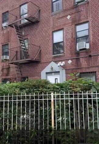 Plus de détails pour 1774 Popham Ave, Bronx, NY - Logement à vendre