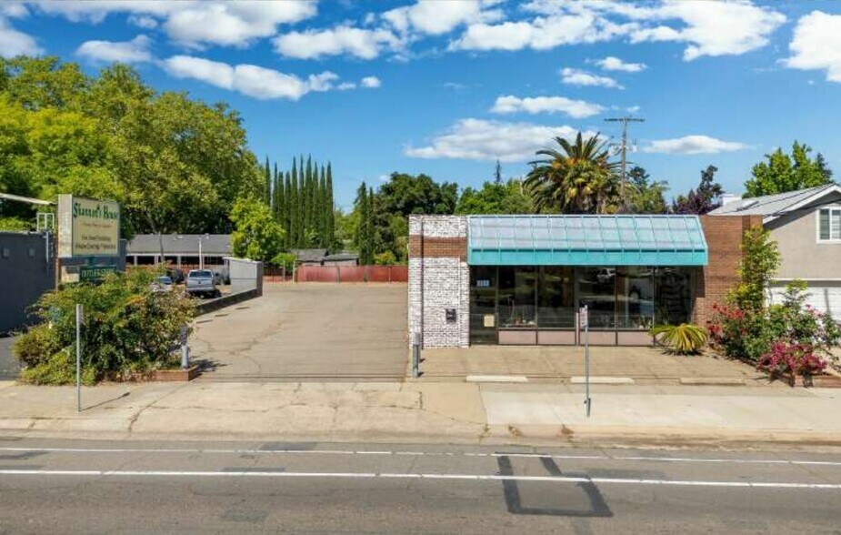 3168 Riverside Blvd, Sacramento, CA à vendre - Photo principale – Image 1 sur 3
