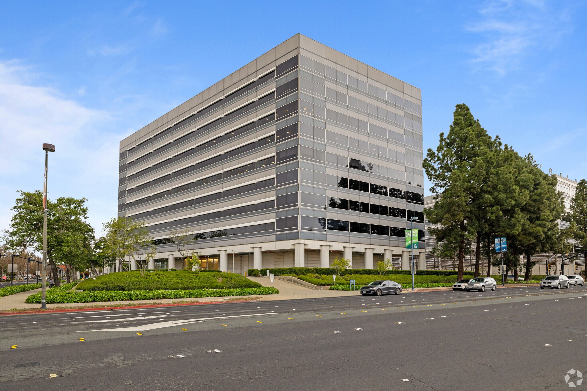 2001 Clayton Rd, Concord, CA à louer Photo principale– Image 1 sur 21
