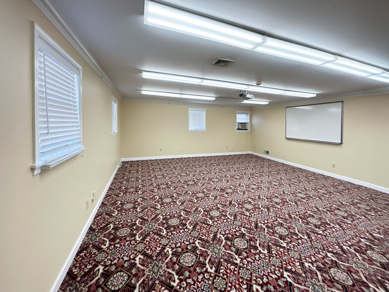 13-15 Deer Park Rd portefeuille de 3 biens à vendre sur LoopNet.fr - Photo intérieure – Image 3 sur 16