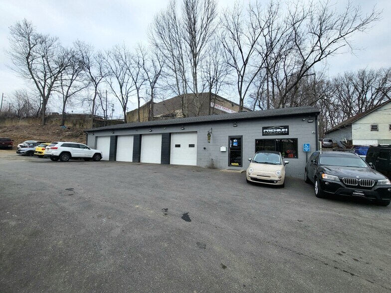 615 Sumner Ave, Whitehall, PA à vendre - Photo de l’immeuble – Image 2 sur 8