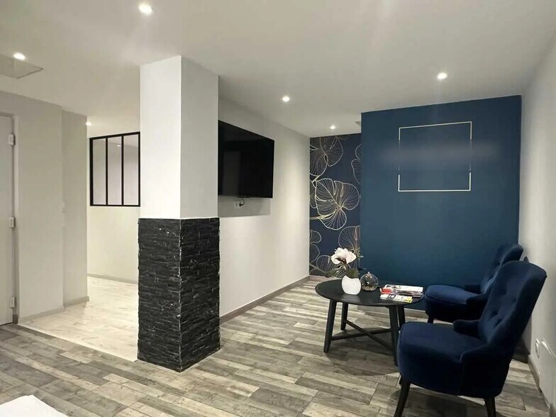 Bureau dans Fontaines-sur-Saône à vendre - Photo intérieure – Image 1 sur 8