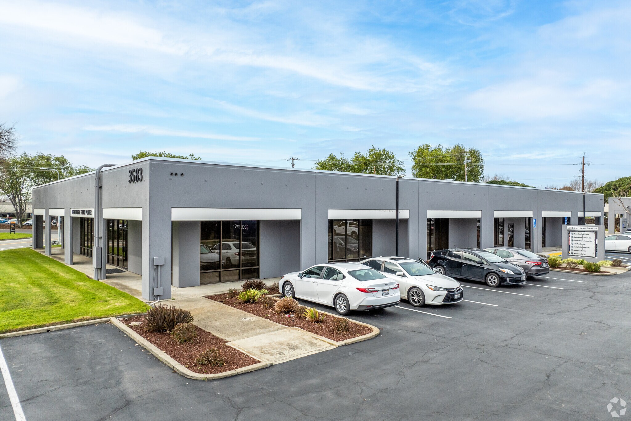 3583 Investment Blvd, Hayward, CA à louer Photo de l’immeuble– Image 1 sur 6