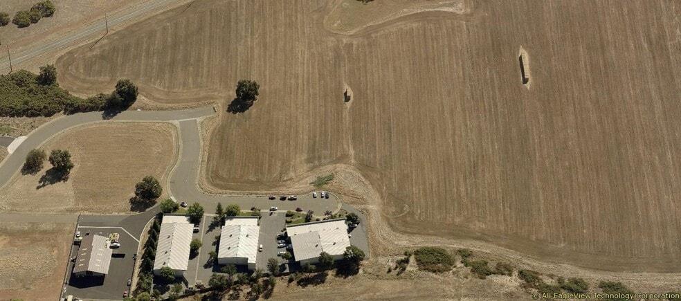 7669 Avianca Dr, Redding, CA à vendre - Photo de l’immeuble – Image 2 sur 8