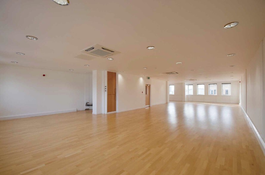 25-41 Tileyard Rd, Londres à louer - Photo de l’immeuble – Image 1 sur 3