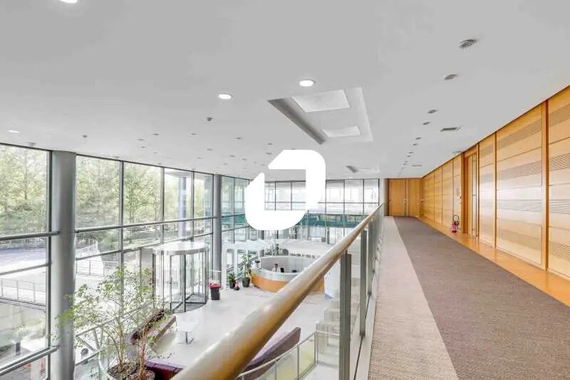 Bureau dans Roissy-en-France à louer - Photo de l’immeuble – Image 2 sur 5