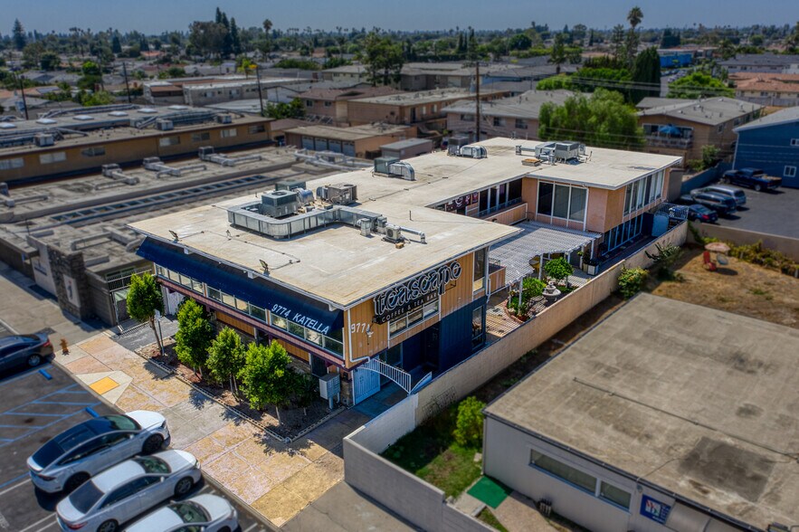 9774 Katella Ave, Anaheim, CA à vendre - Photo de l’immeuble – Image 3 sur 53