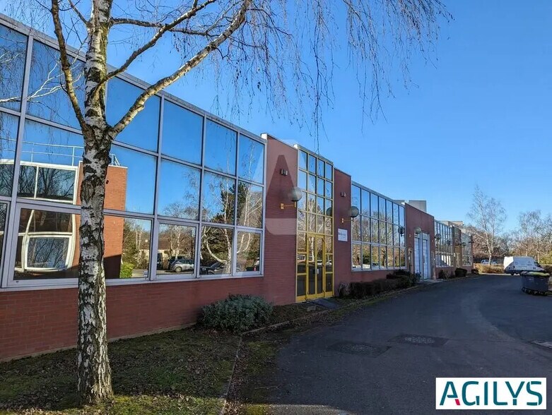 Local d’activités dans Les Ulis à louer - Photo de l’immeuble – Image 1 sur 13
