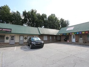 13435 E Wade Hampton Blvd, Greer, SC à louer Photo de l’immeuble– Image 1 sur 10