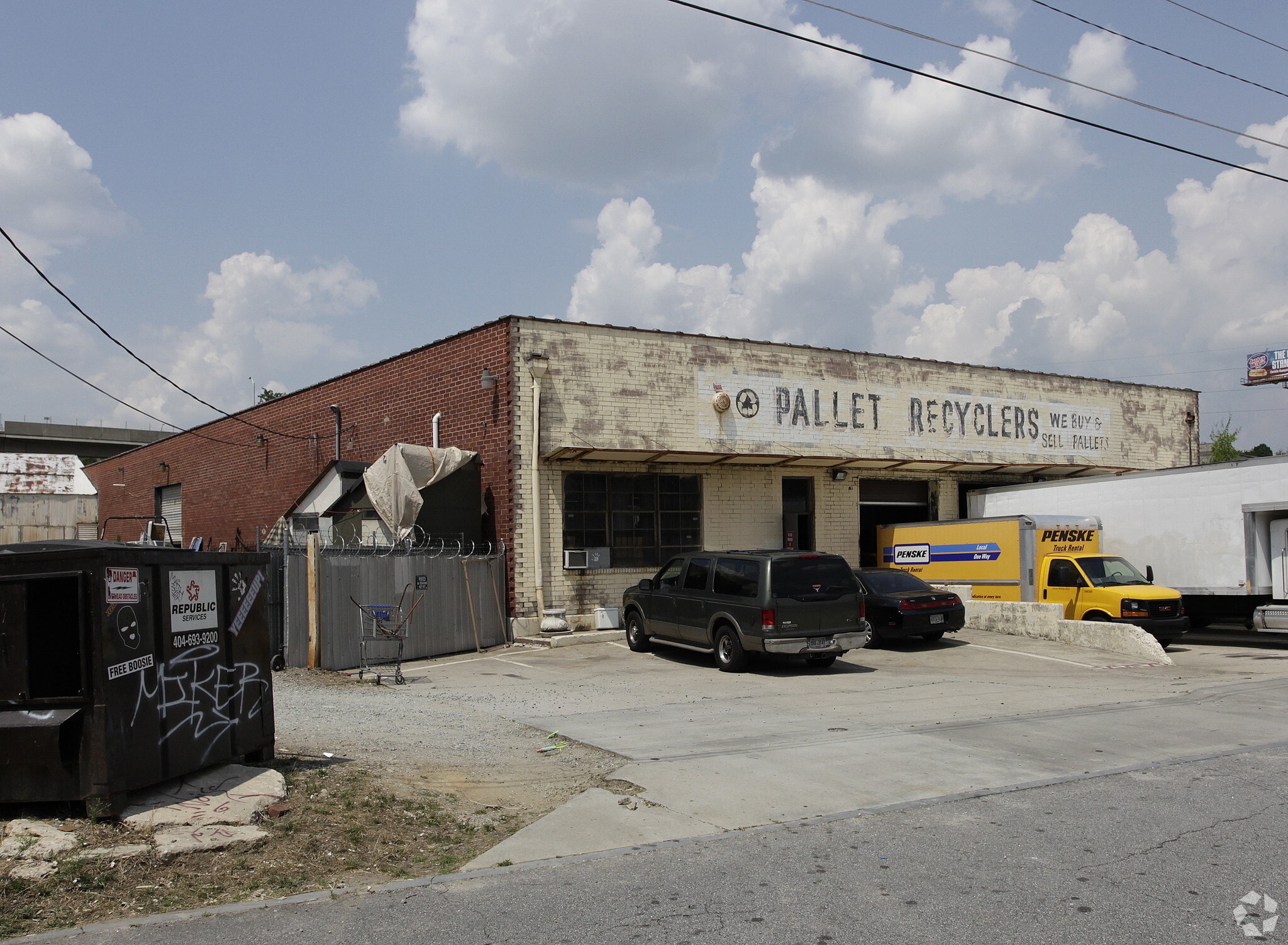 West End Industrial Flex Space portefeuille de 3 biens à vendre sur LoopNet.fr Photo principale– Image 1 sur 21