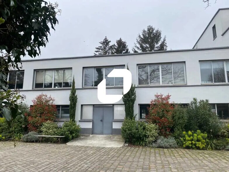 Local d’activités dans Gennevilliers à louer - Photo de l’immeuble – Image 1 sur 17