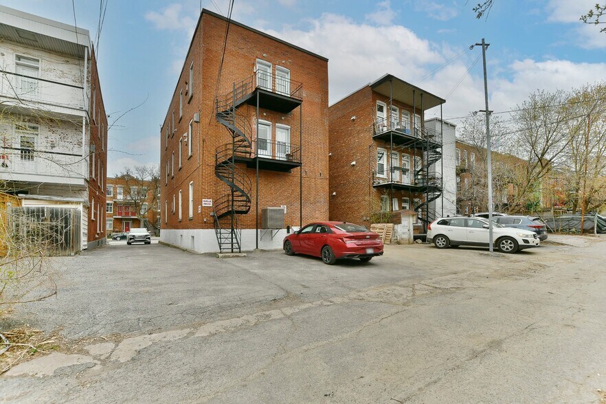 8234-8242 Rue St-Denis, Montréal, QC à vendre - Photo de l’immeuble – Image 2 sur 17