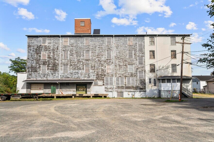 Clark St Industrial Portfolio portefeuille de 3 biens à vendre sur LoopNet.fr - Photo de l’immeuble – Image 2 sur 16