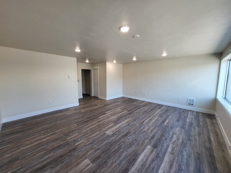 184 W Pine St, Shelley, ID à louer - Photo intérieure – Image 3 sur 9