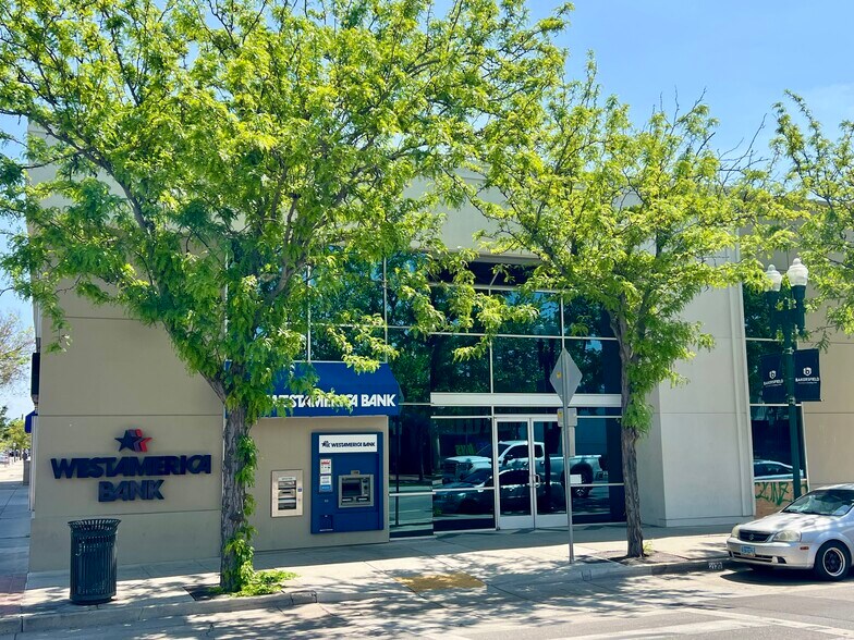 2130 Chester Ave, Bakersfield, CA à louer - Photo de l’immeuble – Image 3 sur 10