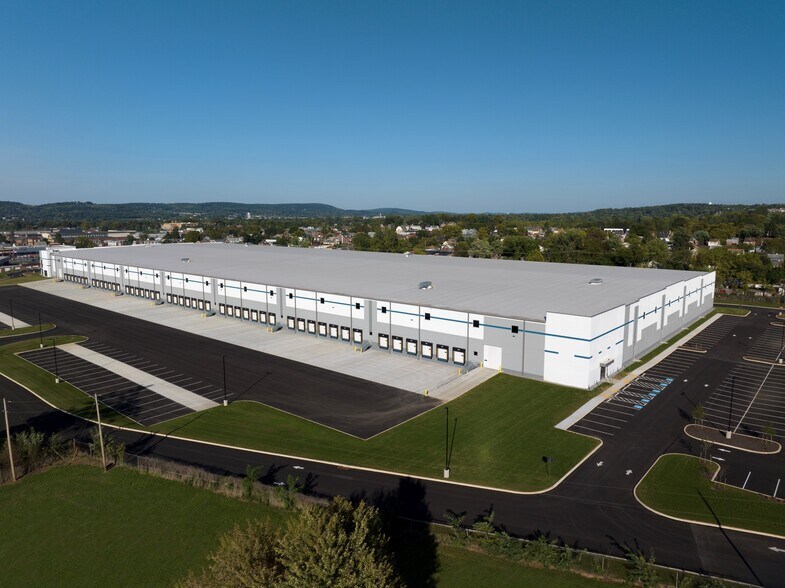 1090 E Boundary Ave, York, PA à louer - Photo de l’immeuble – Image 3 sur 8