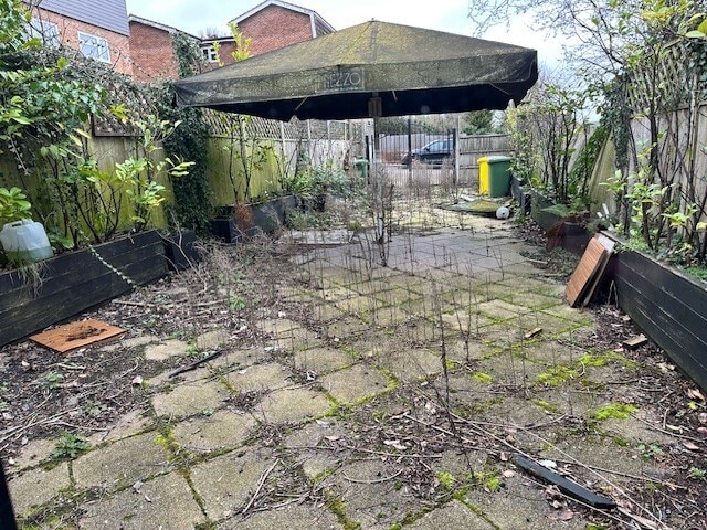 63 Queens Rd, Buckhurst Hill à louer Photo de l’immeuble– Image 1 sur 2