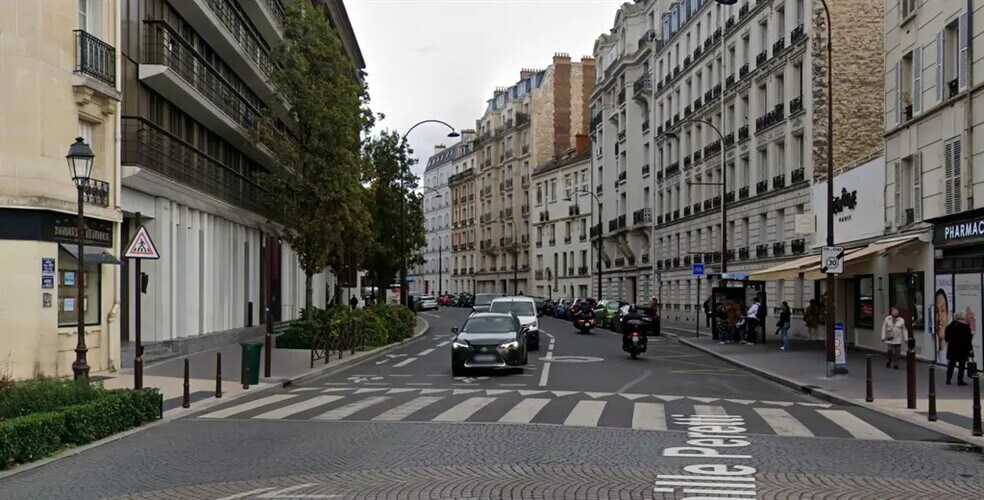 Local commercial dans Neuilly-sur-Seine à louer - Photo de l’immeuble – Image 1 sur 1