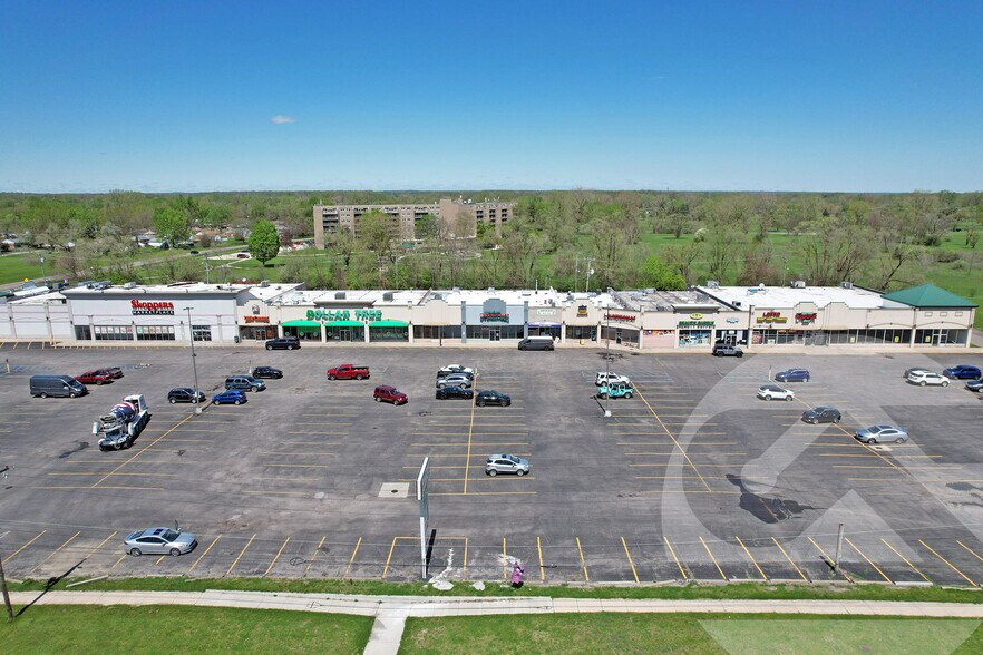 1595-1631 Holmes Rd, Ypsilanti, MI à louer - Photo de l’immeuble – Image 1 sur 13