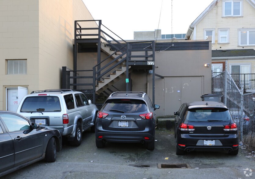 117 W 6th Ave, Vancouver, BC à louer - Photo de l’immeuble – Image 2 sur 14