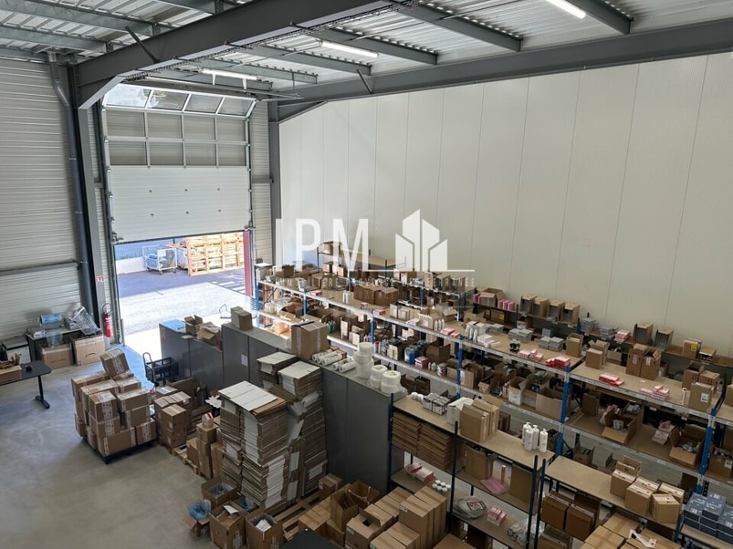 Local d’activités dans La Penne-sur-Huveaune à louer Photo principale– Image 1 sur 6