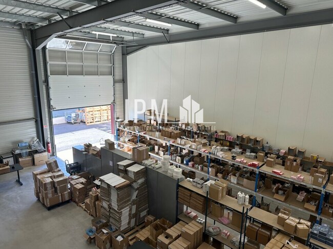 Plus de détails pour Local d'activités à louer