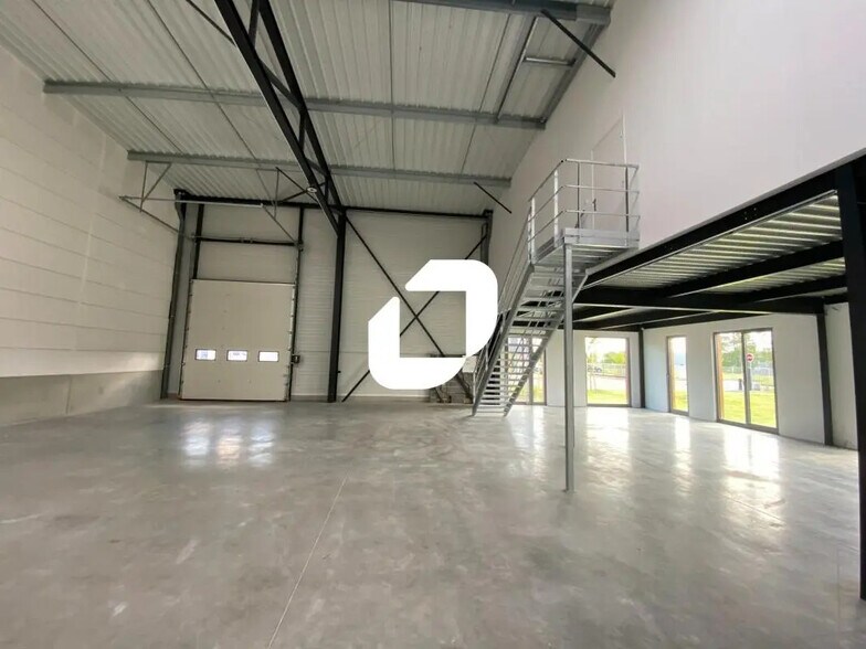 332 Rue De Bruxelles, Nieppe à louer - Photo de l’immeuble – Image 3 sur 9