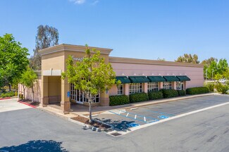 Plus de détails pour 3804-3890 Valley Centre Dr, San Diego, CA - Local commercial à louer