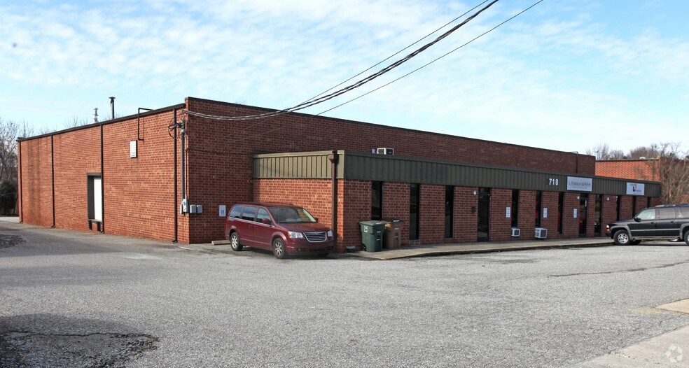 3716 Alliance Dr, Greensboro, NC à louer - Photo de l’immeuble – Image 3 sur 10