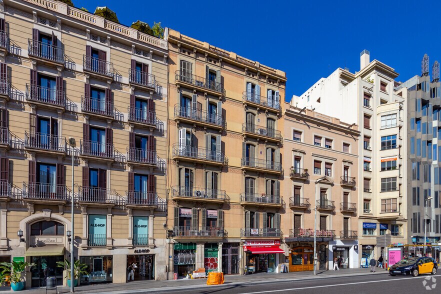 Immeuble residentiel dans Barcelone, Barcelona à vendre - Photo de l’immeuble – Image 3 sur 4