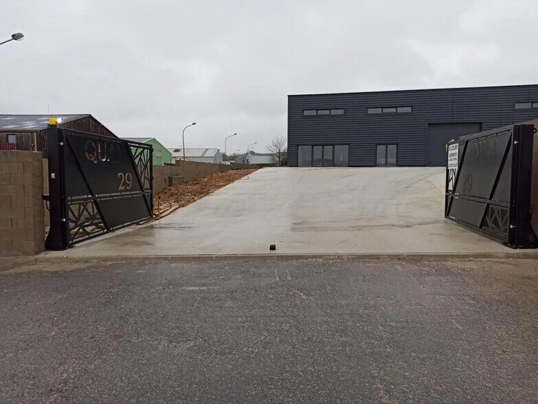 Local d’activités dans Magny-en-Vexin à louer - Photo de l’immeuble – Image 2 sur 9