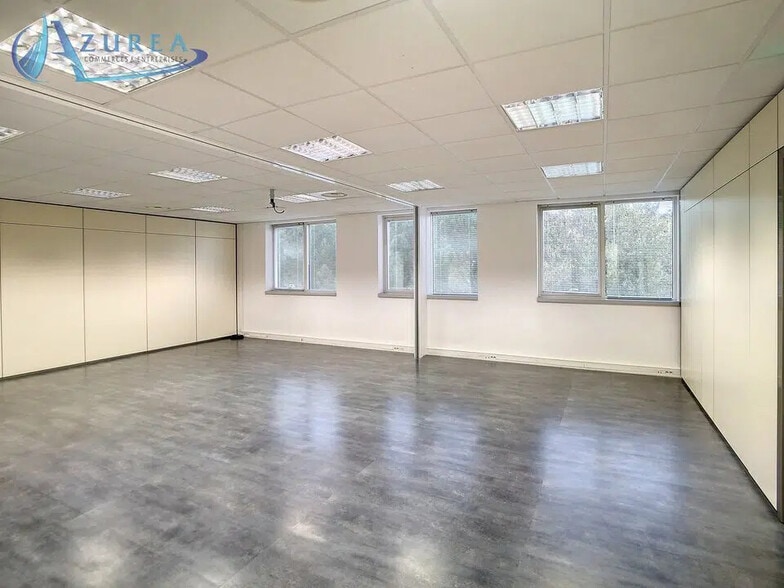 Bureau dans SOPHIA ANTIPOLIS à louer - Photo de l’immeuble – Image 2 sur 7