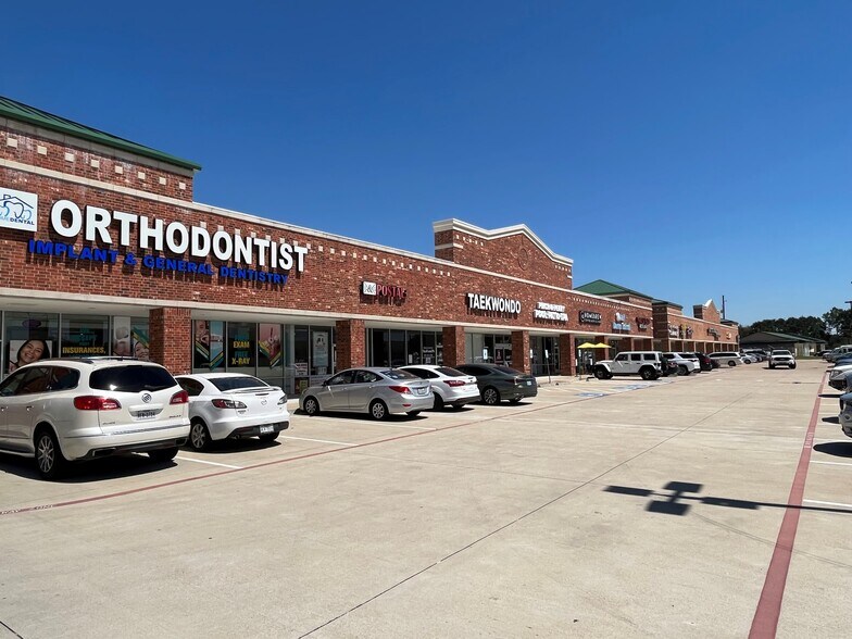 21040 Highland Knolls Dr, Katy, TX à louer - Photo de l’immeuble – Image 3 sur 6